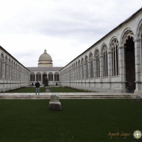 Cemitério Monumental de Pisa - Uma atração no lado da Torre Inclinada