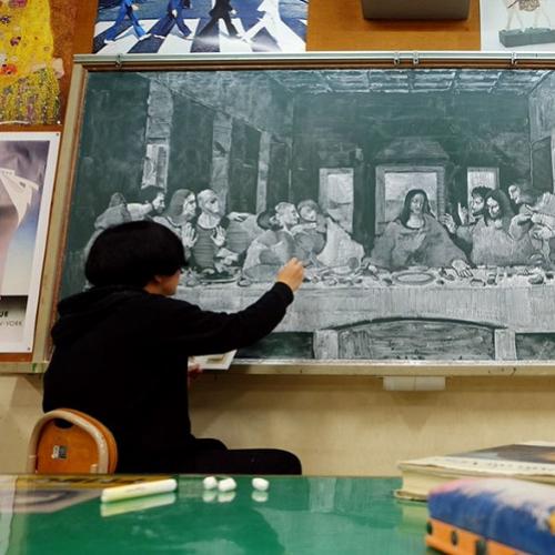 Professor japonês surpreende seus alunos com artes incríveis na lousa