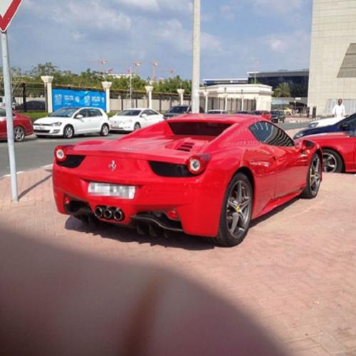 20 fotos mostrando como é o estacionamento de uma faculdade em Dubai