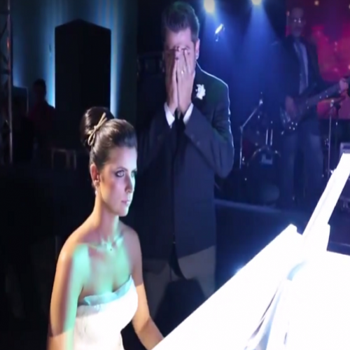 Noiva toca Iron Maiden no piano em seu casamento e emociona o marido