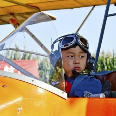 Menino de 5 anos é o piloto mais novo do mundo