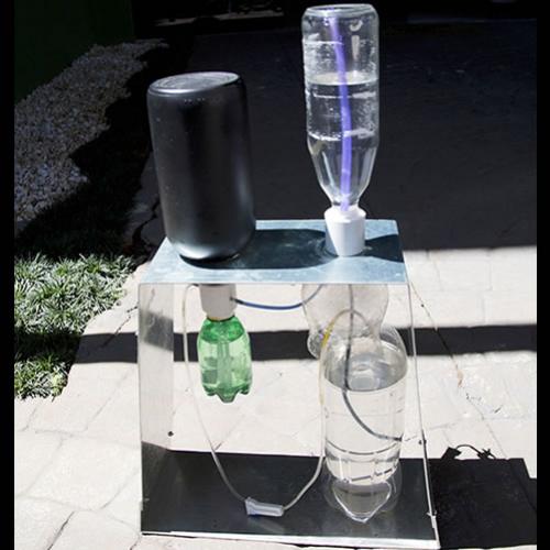 Irrigador solar automático com garrafas usadas