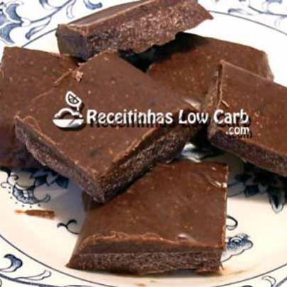 Receita low carb de chocolate com manteiga de amendoim