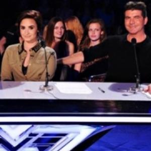 Demi Lovato e Simon Cowell se estranham no The X Factor