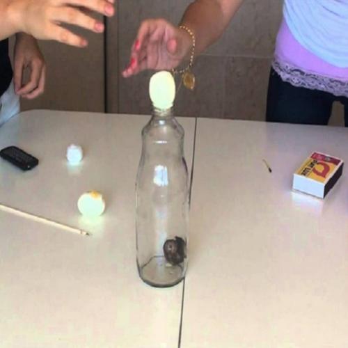 Como fazer um ovo passar dentro da boca de uma garrafa? 
