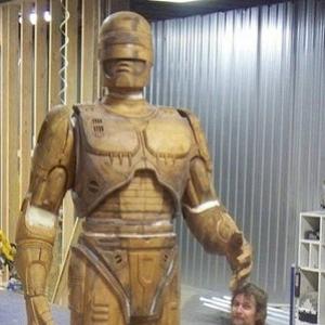 Detroit ganha uma estatua gigante do Robocop