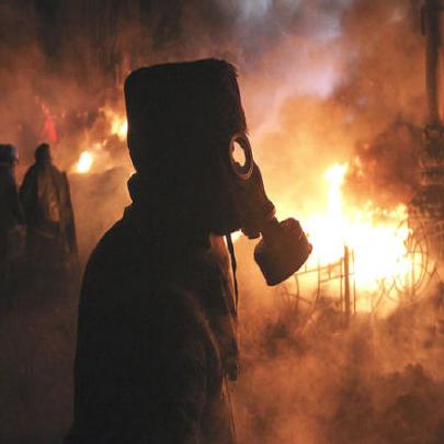 Fotos marcantes da batalha travada nas ruas de Kiev
