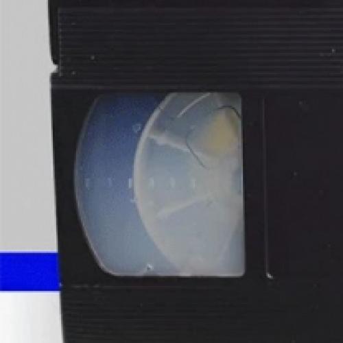 Derretendo uma fita VHS com acetona vaporizada