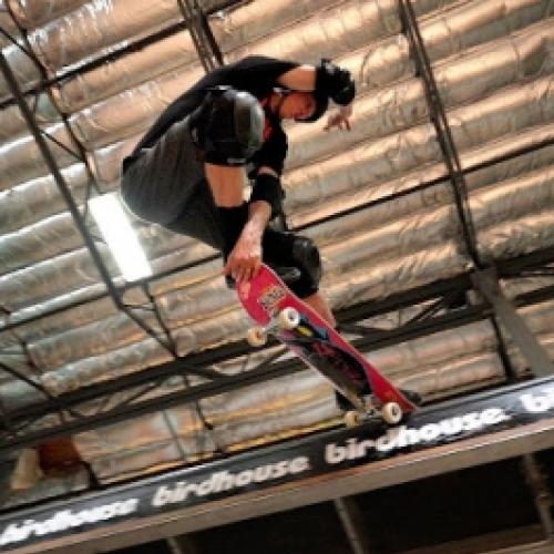 Tony Hawk mostra do que ele é capaz hoje em dia
