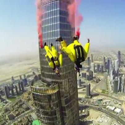  Três jovens Faz Jump Off Torre Burj Khalifa em Dubai