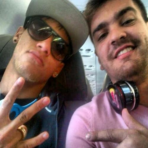 Conheça o amigo de Neymar que largou tudo para ficar ao lado dele