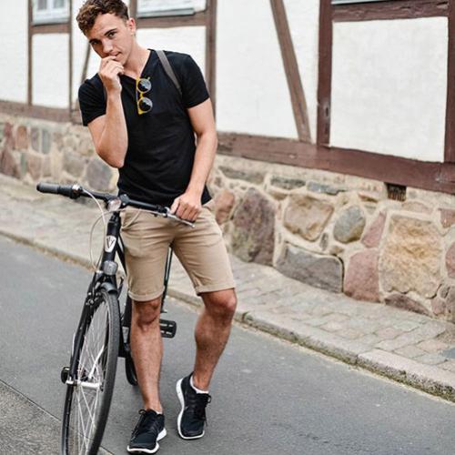 Várias inspirações de como usar short masculino no verão!