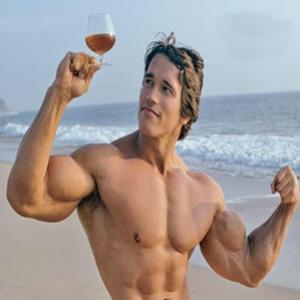 Vídeo treino Arnold Schwarzenegger antes e depois