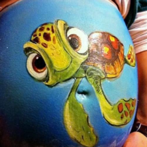 Artista faz desenhos incriveis em barriga de futuras mamães