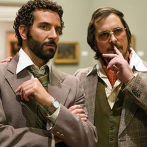 Bradley Cooper e Christian Bale no trailer de American Hustle