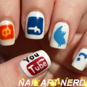 Nail art nerd! Confira ideias super criativas para enfeitas suas unhas