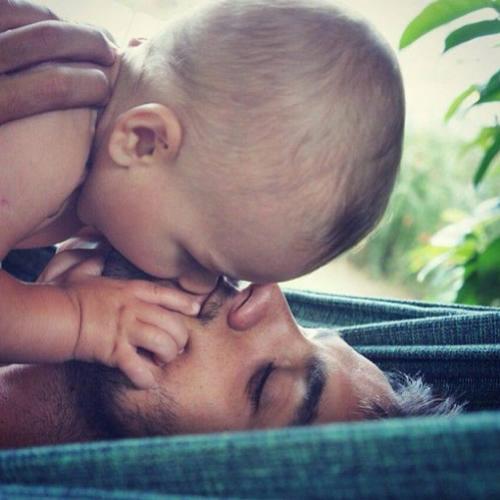 19 fotos de pais felizes com seus bebês