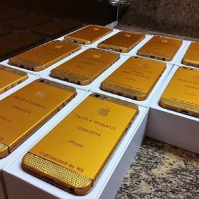 Noivos presenteam convidados com iPhones banhados a ouro ....