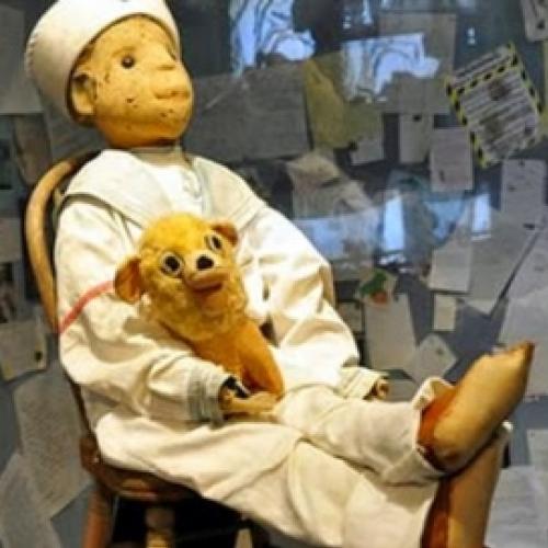 Conheça Robert, o boneco Amaldiçoado com mais de 100 anos de Idade!
