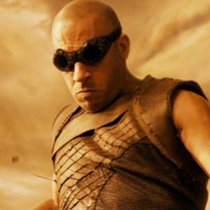 Riddick ganha novo trailer mostrando novos monstros