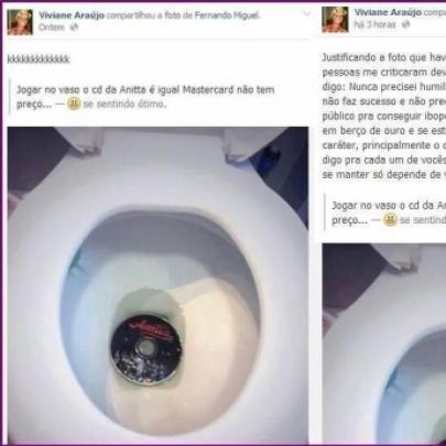 Viviane Araújo compartilha foto de CD de Anitta em vaso sanitário