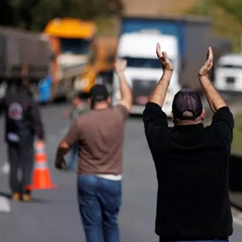 A paralização dos caminhoneiros muda de pauta e já assusta!