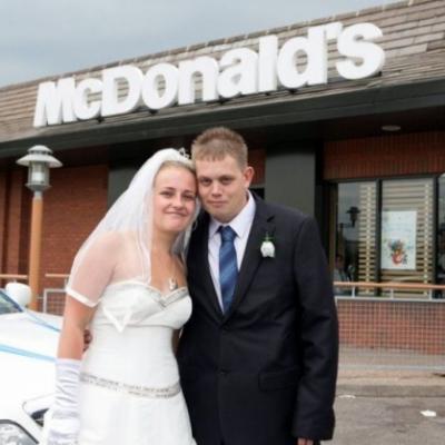 Casal de jovens se casa no Mc Donalds