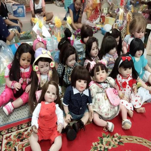 Colecionadora tailandesa usa antigo ritual para criar almas em bonecas