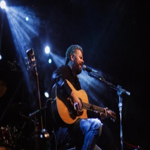 Emmerson Nogueira faz releituras em seu show no Grande Teatro Cemig do