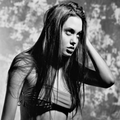 Rolo de filme com Angelina Jolie com 16 anos foi encontrado