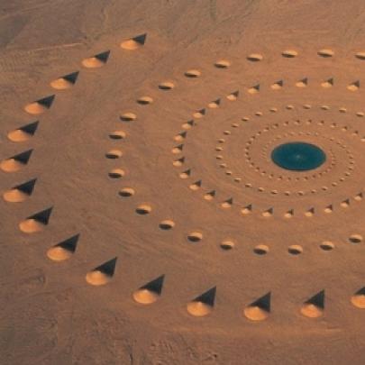 O que são estas estruturas no meio do deserto?
