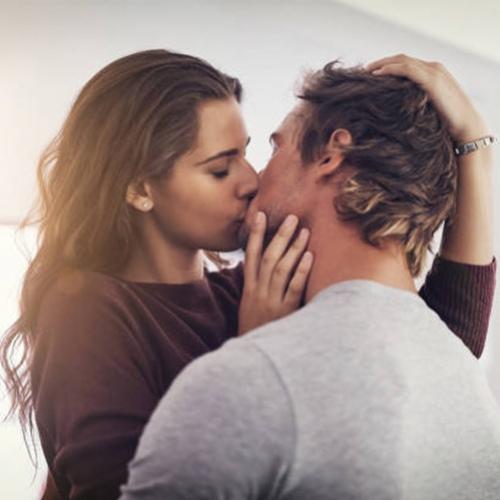 Por que gostamos tanto de beijar na boca