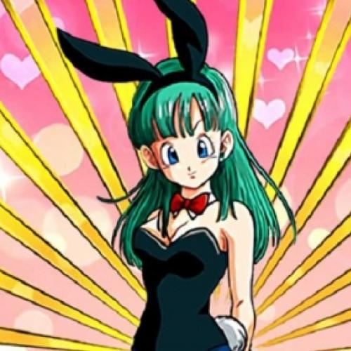 Cosplayer faz cosplay de coelhinha da personagem Bulma