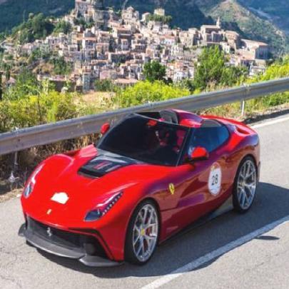 Ferrari conversível de R$ 9,3 milhões feita sob encomenda