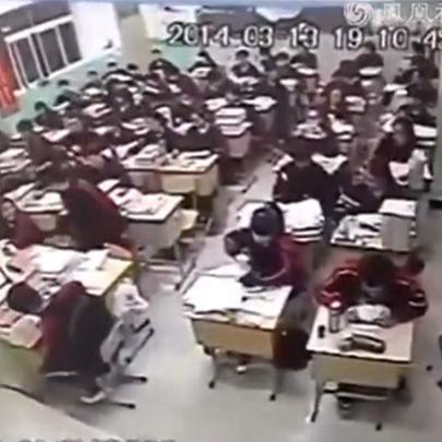 Flagrante Chinês comente suicídio no meio da aula
