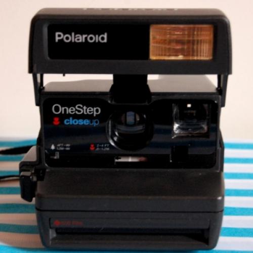 Feira da barganha e Polaroid OneStep Close Up