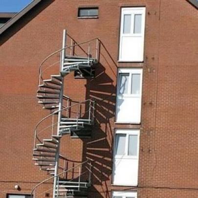 Não se preocupe, temos uma escada de emergência!