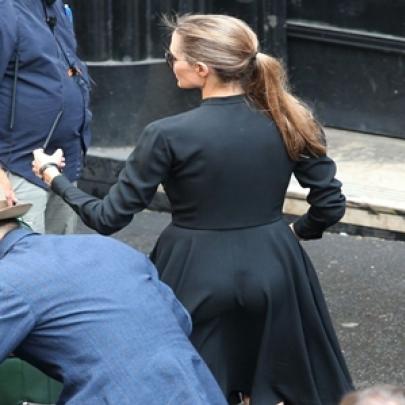 Flagra em Angelina Jolie que usou vestido sem calcinha e sutiã
