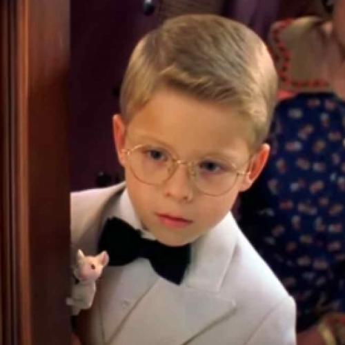 Ator mirim do filme ‘O Pequeno Stuart Little’ surge bem diferente 