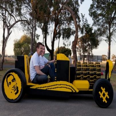 Carro feito TOTALMENTE de Lego — Até o motor!