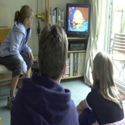  por que crianças 'ignoram' os pais quando veem TV