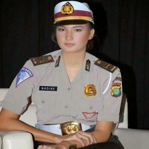  Veja como é uma policial na Indonésia!