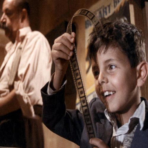 Se emocione com a linda história de Cinema Paradiso