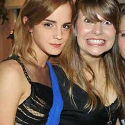 Como Emma Watson estava em 2 lugares ao mesmo tempo?