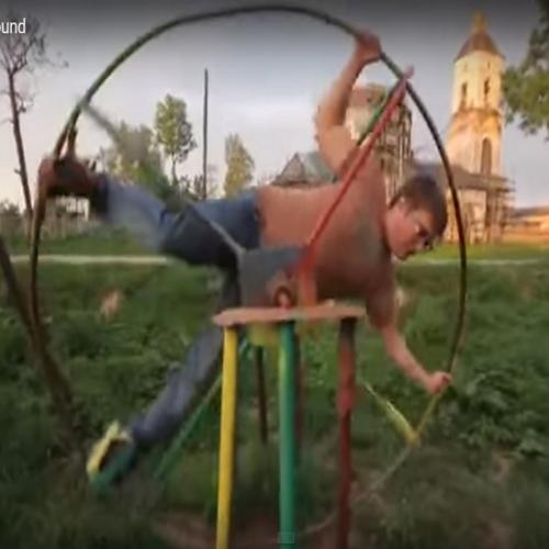 Um típico playground infantil na Rússia
