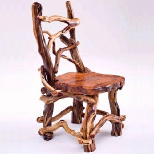 Poltronas e cadeiras em madeira com design criativo