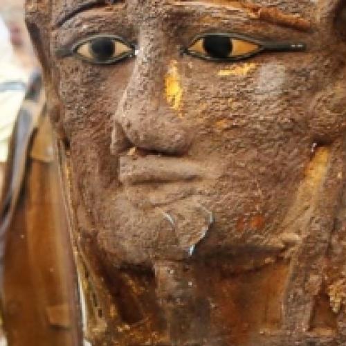 Arqueólogos descobriram uma oficina de mumificação no Cairo.