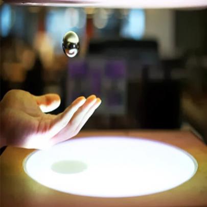 Pesquisadores criaram uma esfera de metal “anti-gravidade”