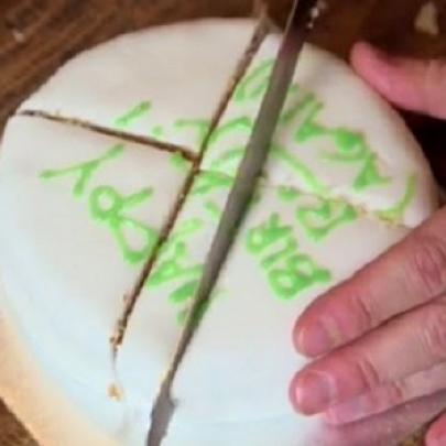 A maneira científica de cortar um bolo (com video)