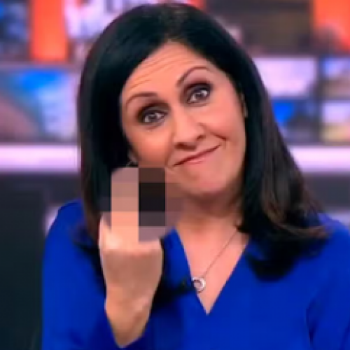 Repórter da BBC mostra o dedo ao vivo